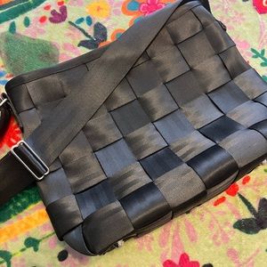 Authentic Harvey’s seatbelt bag